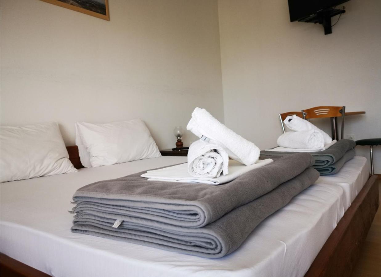 Apartments Plazibat Skrip Экстерьер фото