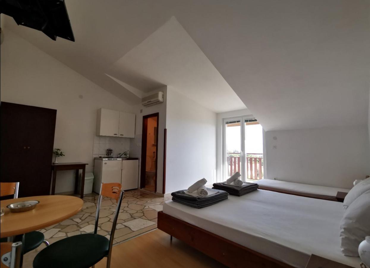 Apartments Plazibat Skrip Экстерьер фото