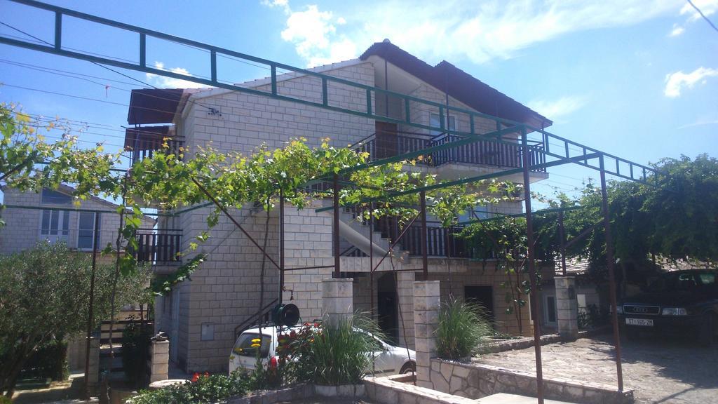Apartments Plazibat Skrip Экстерьер фото