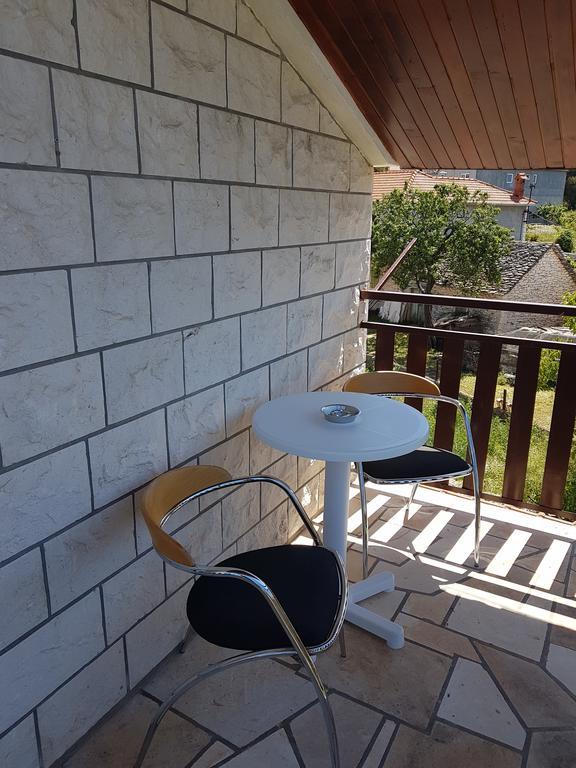 Apartments Plazibat Skrip Экстерьер фото
