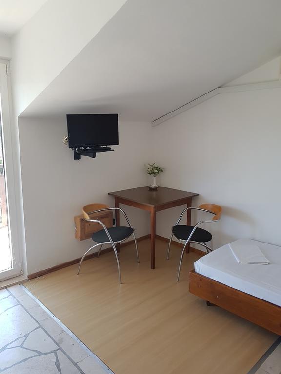 Apartments Plazibat Skrip Экстерьер фото