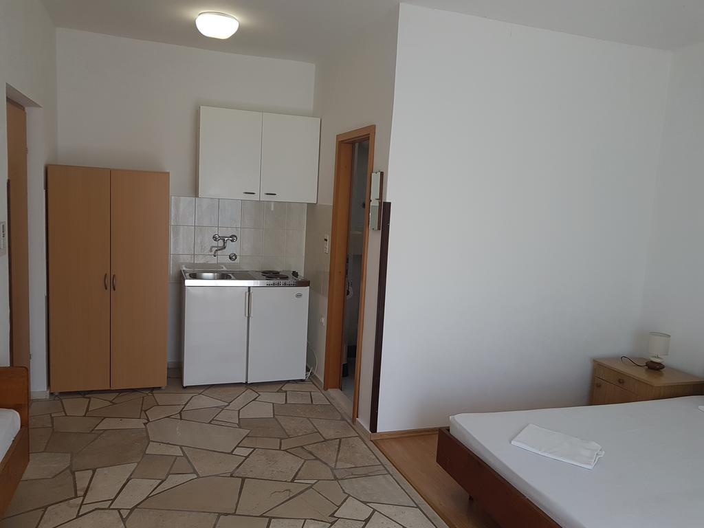 Apartments Plazibat Skrip Экстерьер фото